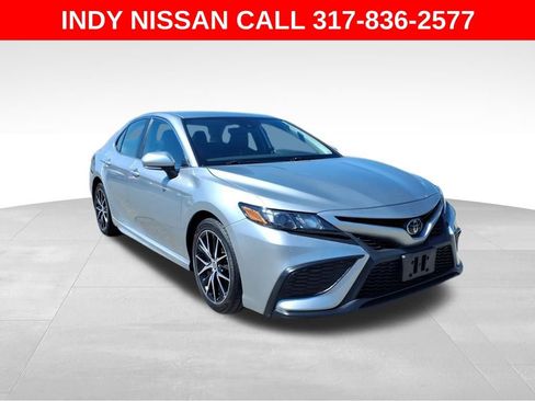 Used 2022 Toyota Camry SE image 2