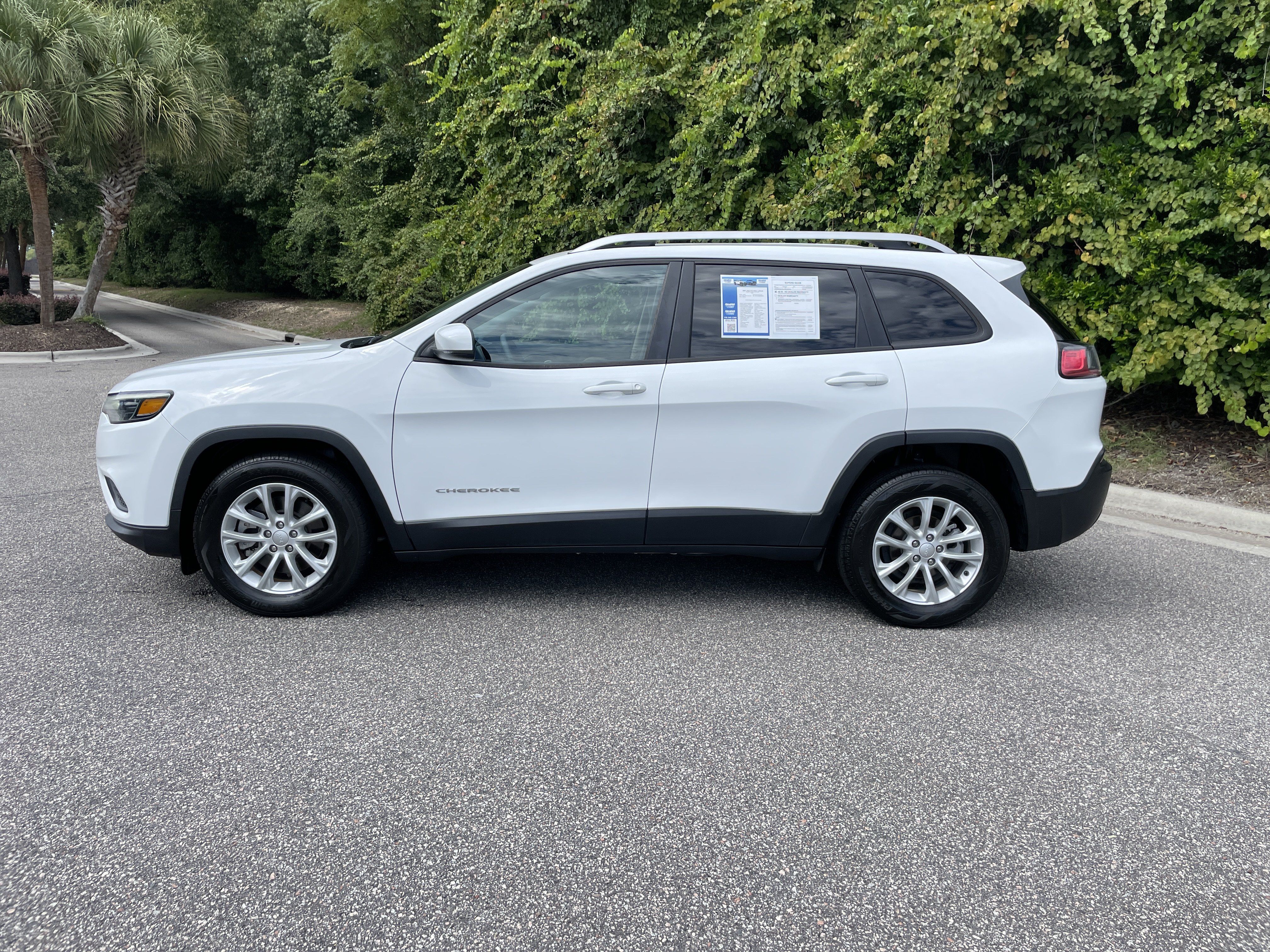 Used 2021 Jeep Cherokee Latitude FWD image 6