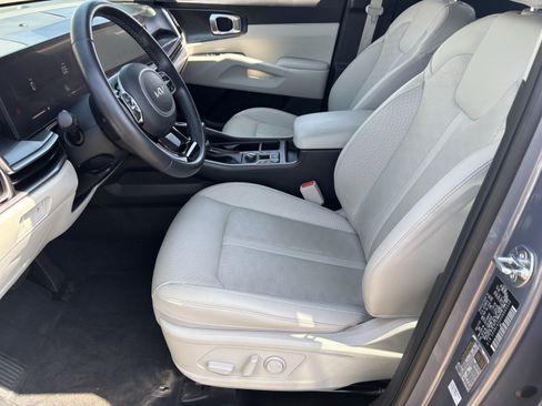 Certified 2025 Kia Sorento S w/ Panoramic Sunroof Package FWD image 18