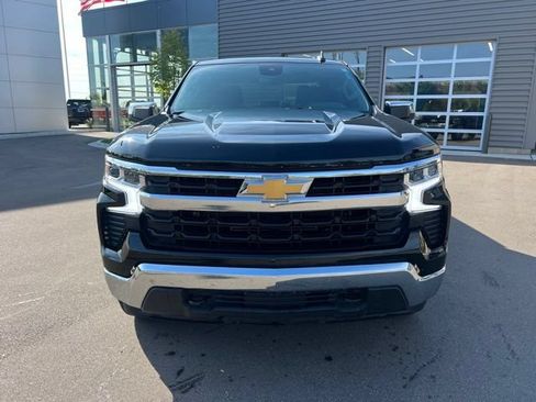 Used 2024 Chevrolet Silverado 1500 LT AWD/4WD image 2