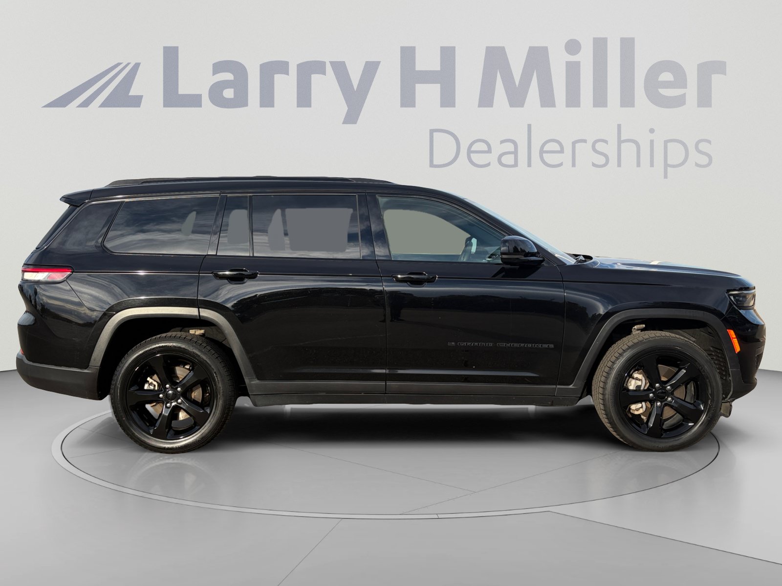 Used 2023 Jeep Grand Cherokee L Laredo AWD/4WD image 7