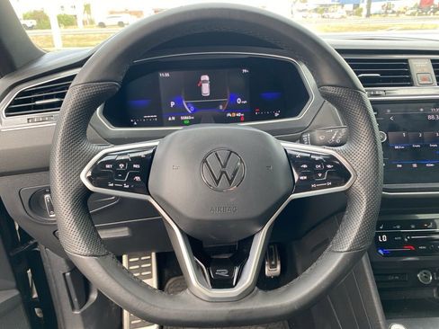 Used 2022 Volkswagen Tiguan SE R-Line image 18