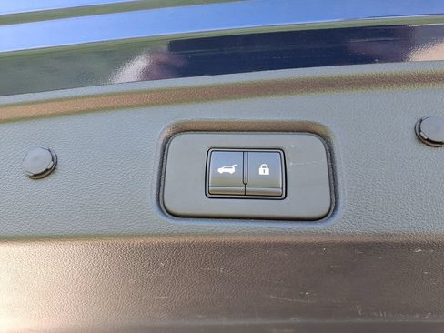 Used 2025 Nissan Pathfinder SV AWD/4WD image 13