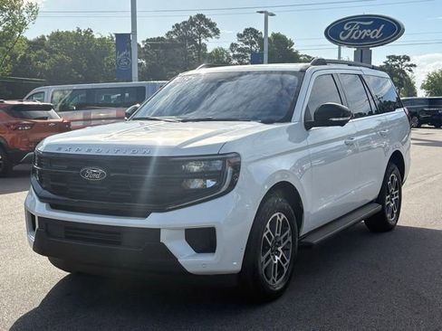 Used 2025 Ford Expedition Active AWD/4WD image 1