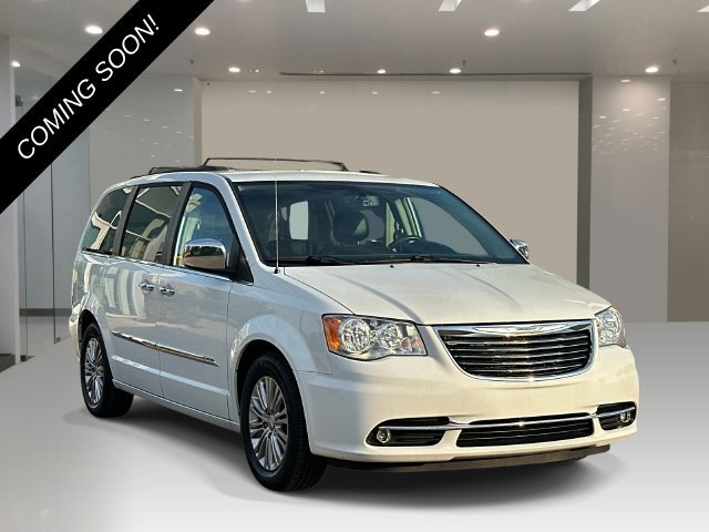 Used 2016 Chrysler Town & Country Touring-L FWD image 6
