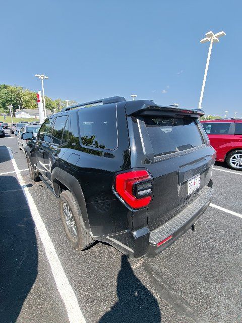 Used 2025 Toyota 4Runner SR5 AWD/4WD image 10