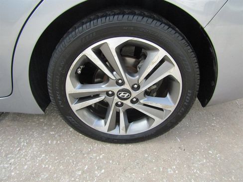Used 2017 Hyundai Elantra Limited image 14