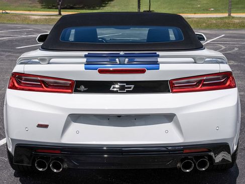 Used 2017 Chevrolet Camaro SS RWD image 18