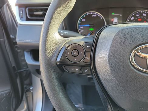 Used 2021 Toyota RAV4 LE image 22