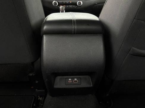 Used 2025 Nissan Altima 2.5 SV FWD image 13
