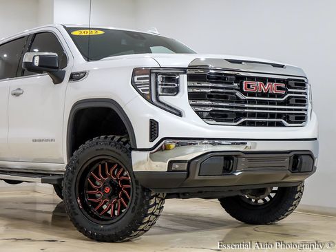 Used 2022 GMC Sierra 1500 SLT w/ SLT Convenience Package AWD/4WD image 2
