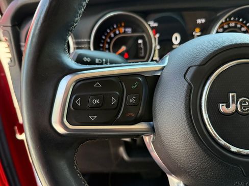 Used 2018 Jeep Wrangler Unlimited Sahara AWD/4WD image 24