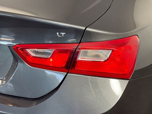 Used 2018 Chevrolet Malibu LT image 34