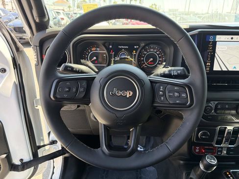 Used 2025 Jeep Wrangler Unlimited Rubicon w/ Safety Group AWD/4WD image 8