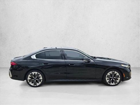 Used 2026 BMW 530i w/ Premium Package RWD image 4