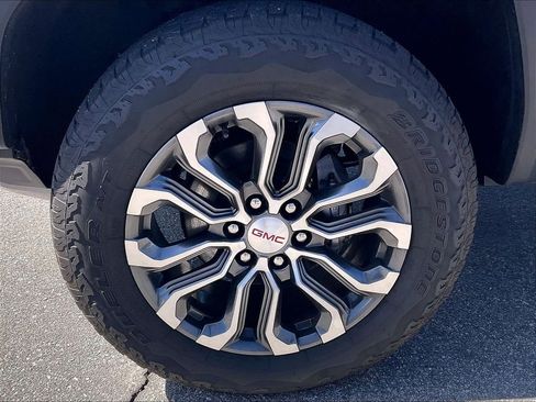 Used 2024 GMC Canyon Denali AWD/4WD image 7