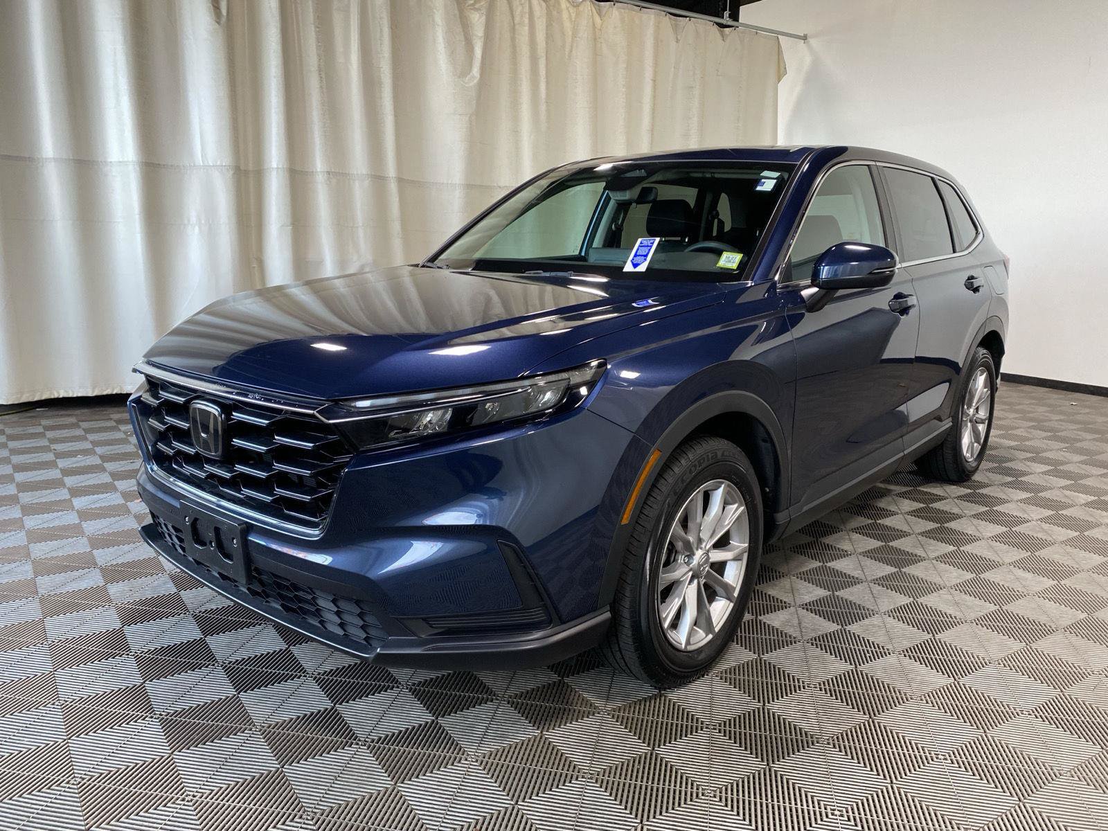Used 2025 Honda CR-V EX image 3