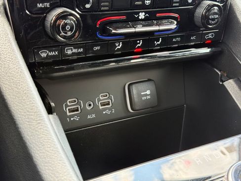 Used 2024 Jeep Grand Cherokee Limited AWD/4WD image 31