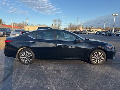 Used 2025 Nissan Altima 2.5 SV image 4