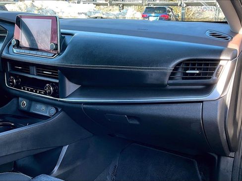 Used 2023 Nissan Rogue SV image 15