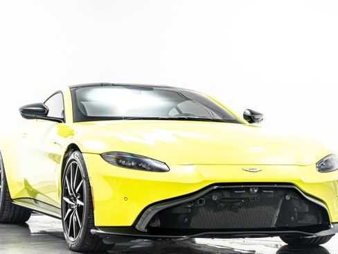 Used 2019 Aston Martin V8 Vantage Coupe RWD image 3