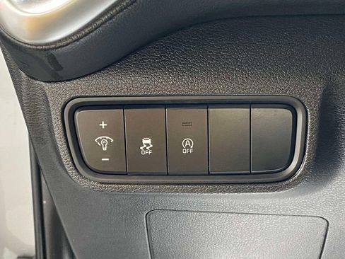 Used 2025 Kia Soul LX w/ LX Technology Package FWD image 19