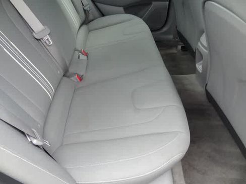 Used 2024 Hyundai Elantra SEL FWD image 9