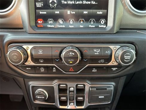 Used 2023 Jeep Gladiator Overland image 21