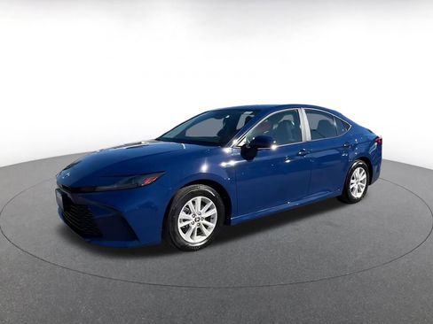 Used 2025 Toyota Camry LE image 7