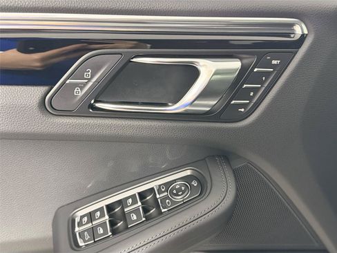 Certified 2026 Porsche Macan AWD/4WD image 31