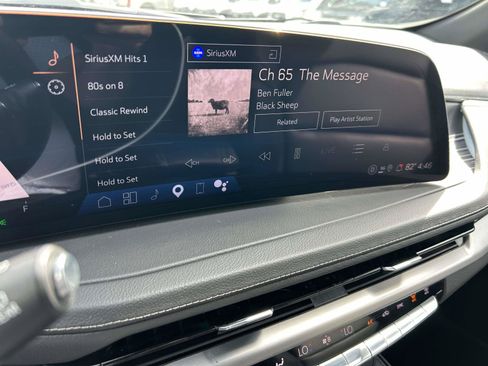 Used 2025 Cadillac XT4 Premium Luxury FWD image 25