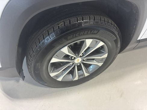 Used 2026 Chevrolet Equinox LT AWD/4WD image 10