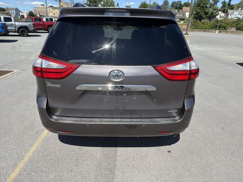 Used 2017 Toyota Sienna Limited FWD image 14
