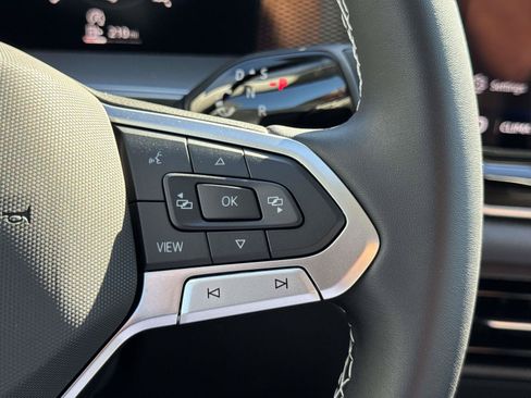 New 2026 Volkswagen Tiguan SE FWD image 19
