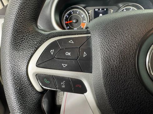 Used 2015 Jeep Cherokee Sport image 15