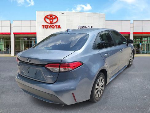 Used 2022 Toyota Corolla LE FWD image 3