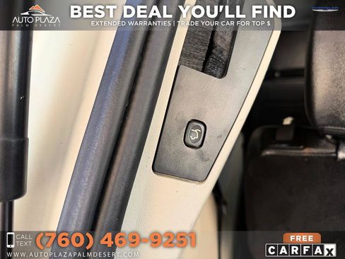 Used 2015 Chrysler Town & Country Touring FWD image 39