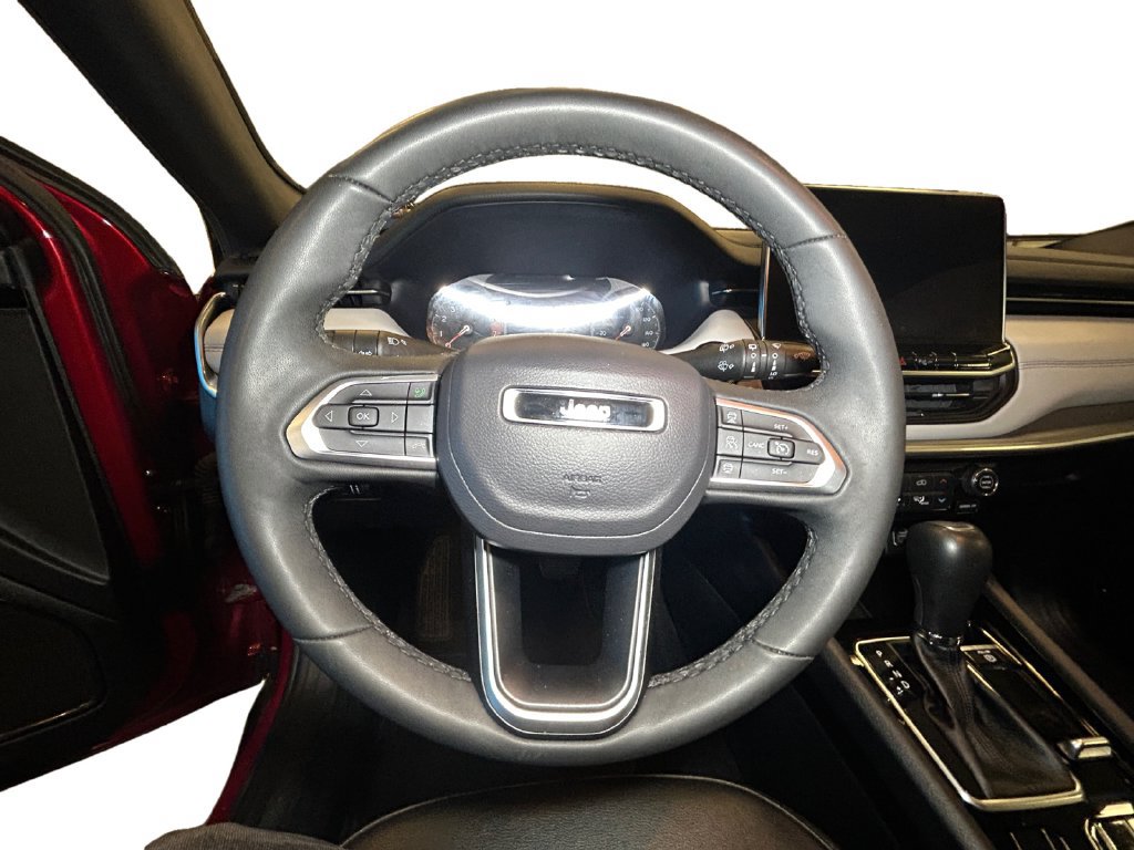 Used 2025 Jeep Compass Limited AWD/4WD image 12
