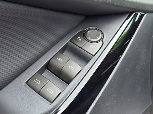 New 2026 Chevrolet Equinox LT image 14