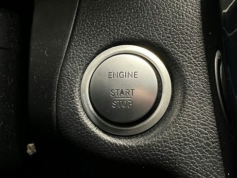 Used 2018 Mercedes-Benz C 300 Sedan image 15