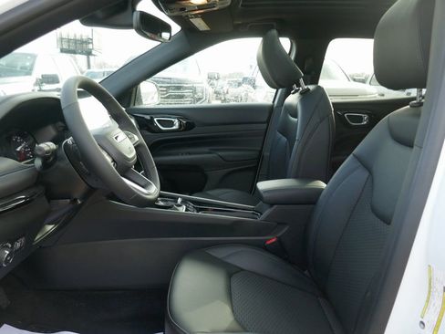 New 2026 Jeep Compass Latitude w/ Sun and Sound Group image 13