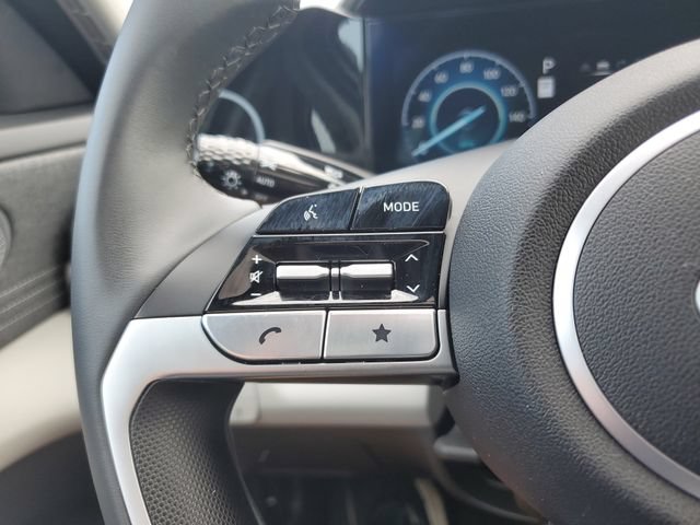 Certified 2025 Hyundai Elantra Limited FWD image 22