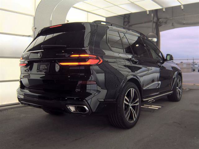 Used 2026 BMW X7 xDrive40i AWD/4WD image 2