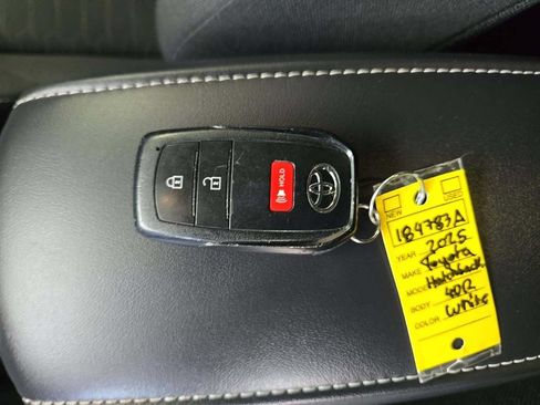 Used 2025 Toyota Corolla SE FWD image 7