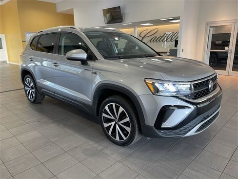 Used 2024 Volkswagen Taos SE image 7