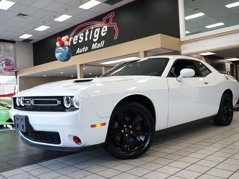 Used 2019 Dodge Challenger SXT image 17