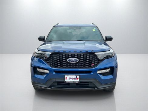 Used 2022 Ford Explorer ST image 2