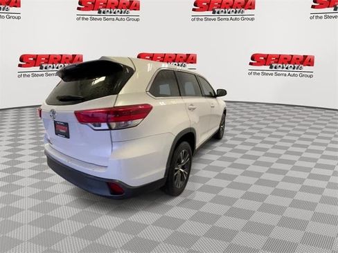 Used 2019 Toyota Highlander LE image 9