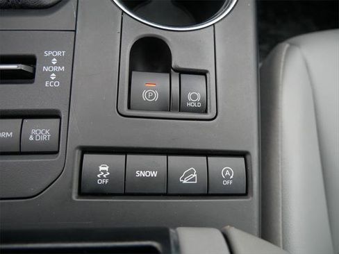 Certified 2022 Toyota Highlander XLE image 18