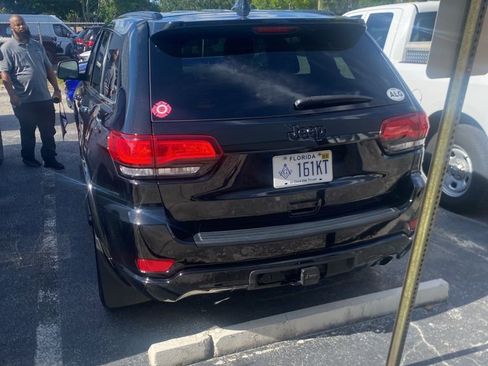 Used 2020 Jeep Grand Cherokee Altitude AWD/4WD image 4